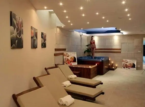2 Bedroom Maisonette, Mandria, Paphos, Cyprus - Spa