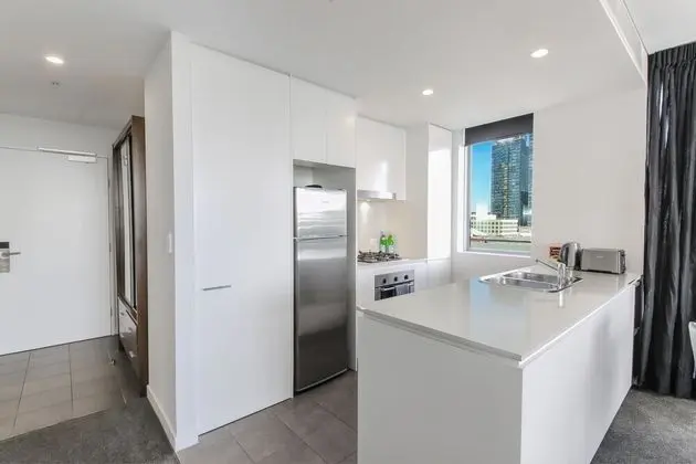 2 Bedroom Modern Apartment in Chatswood - Mutfak