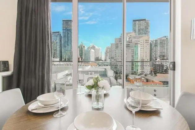 2 Bedroom Modern Apartment in Chatswood - Yerinde Yemek