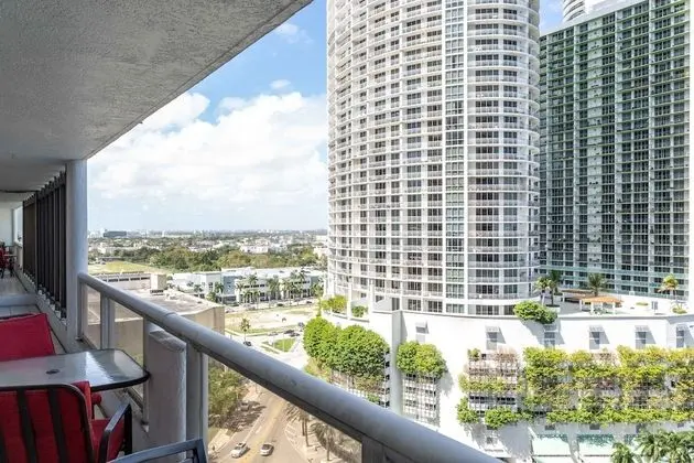 2 Bedroom Pearl in Downtown Miami