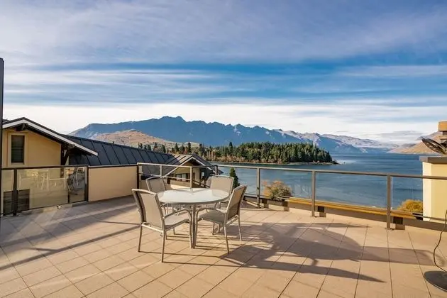 2-BEDROOM PENTHOUSE APARTMENT - THE BEACON 1002