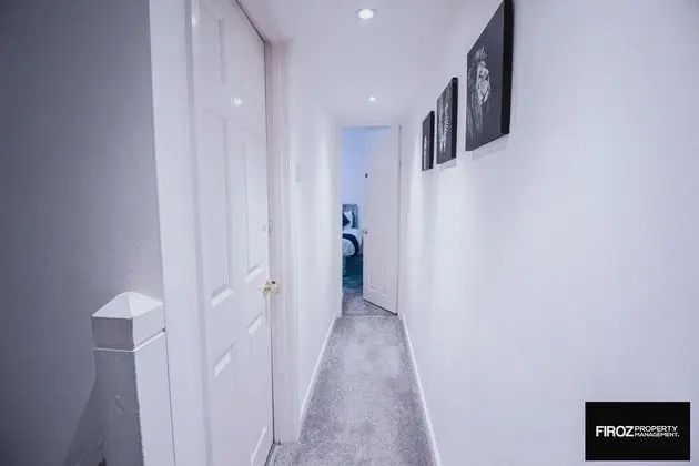 2 Bedroom Spacious Contractor House With Parking by Firoz Property Management - İç Mekan