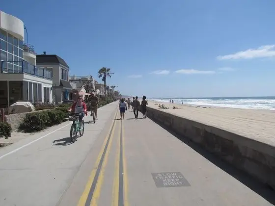 2 Bedroom Townhome 2 Mins. to the Beach