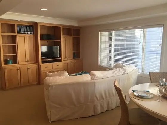 2 Bedroom Townhome 2 Mins. to the Beach - Oda Düzeni