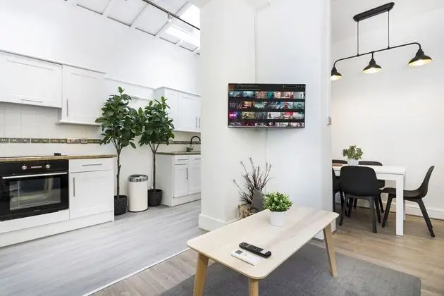 2 Bedrooms Apartment in Central London - Oda Düzeni