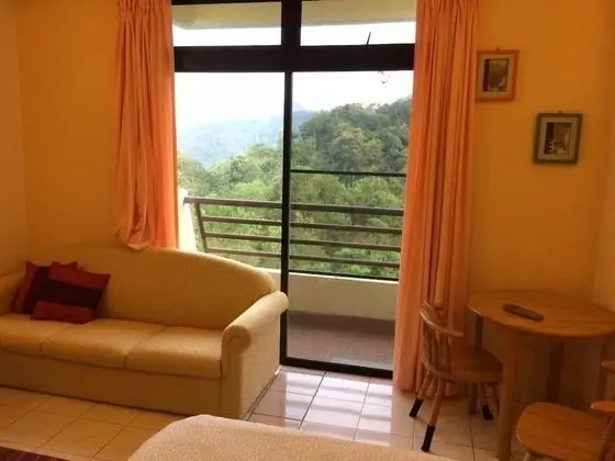 2 Bedrooms Apartment by Paul - Oda Manzaraları