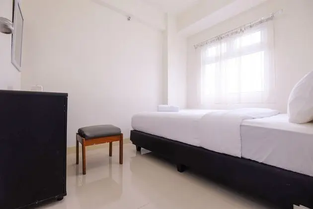 2 Bedrooms at Green Pramuka City Apartment By Travelio - Öne Çıkan Resim