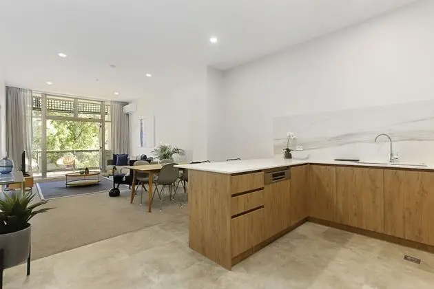 2 Bedrooms on Hobson Street with carpark - by Urban Butler - Mutfak