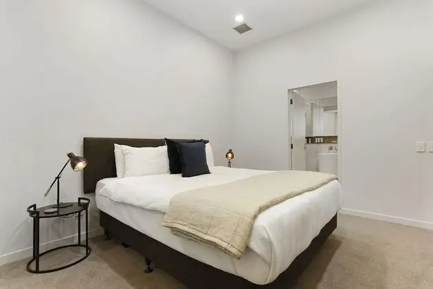 2 Bedrooms on Hobson Street with carpark - by Urban Butler - Oda
