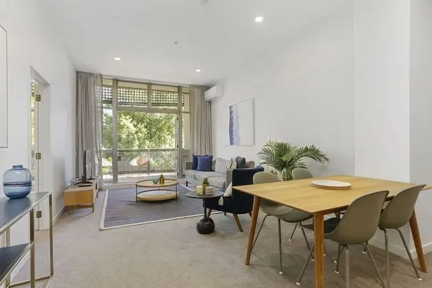 2 Bedrooms on Hobson Street with carpark - by Urban Butler - Oda Düzeni