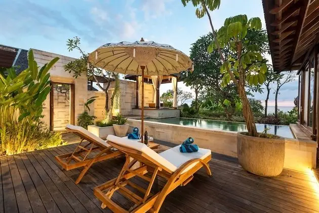 2 Bedrooms Private Pool Beachfront Villa With En-suite Bathrooms in Seminyak