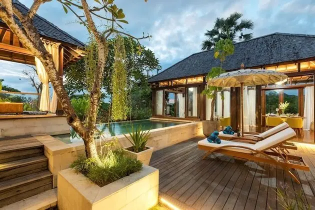 2 Bedrooms Private Pool Beachfront Villa With En-suite Bathrooms in Seminyak