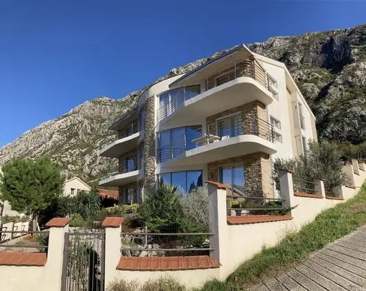 2 Beds, Fjord Panorama and Pool in Dobrota - Dış Mekan