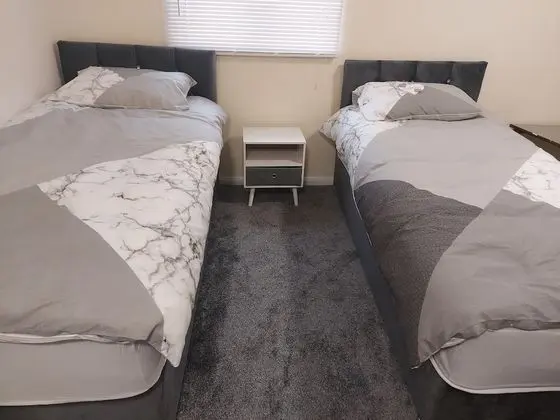2-beds Studio Located in Parkgate Rotherham