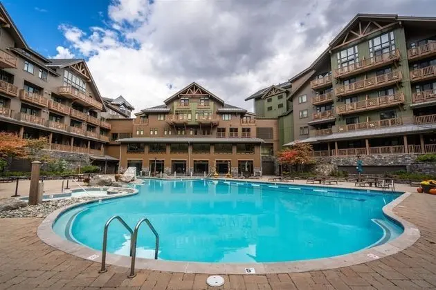 2 BR Lodge at Spruce Peak - Havuz