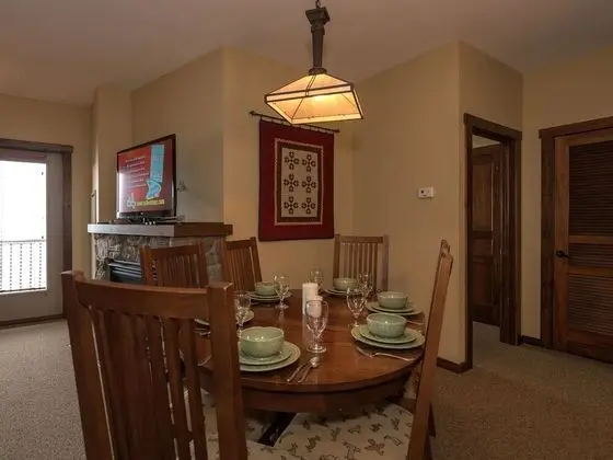 2 Br: Soaring Eagle 211 - Yerinde Yemek