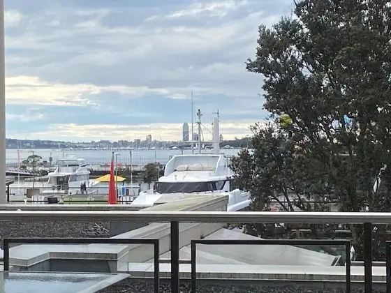2 Br Spacious Ocean Front Beautiful Views of the Viaduct Basin - Oda