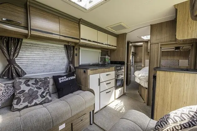 2 Double Bed Caravan - Secure Parking and Wifi - İç Mekan