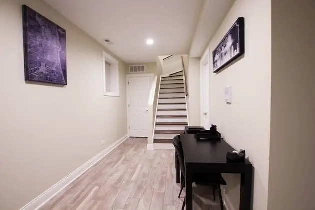 2 Level Home near Wrigley - İç Mekan