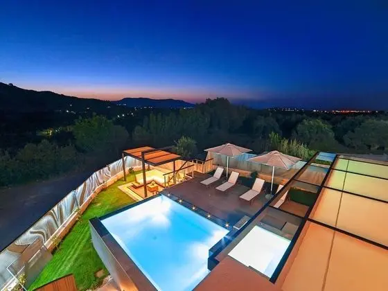 2 new Villas With Heated Pool, Rent Separately or Together at Kournas Lake - Dış Mekan