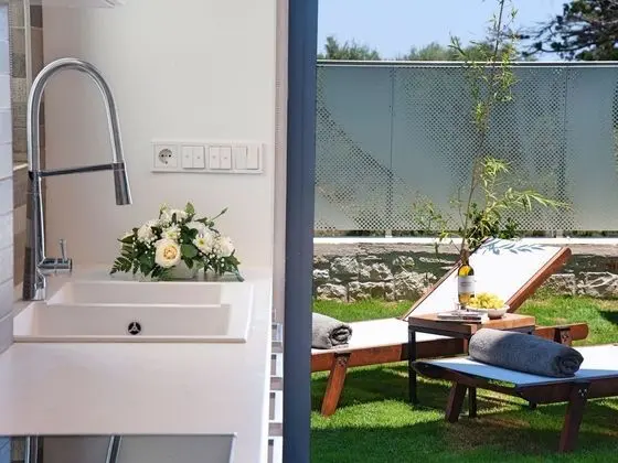 2 new Villas With Heated Pool, Rent Separately or Together at Kournas Lake - Dış Mekan