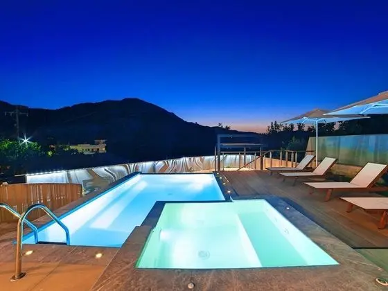 2 New Villas Next Each Other, Pool, Rent Separately or Together at Kournas Lake - Havuz