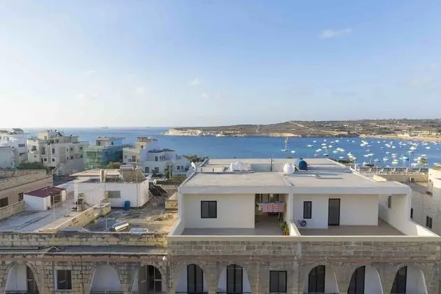 2 Sea View Luxury 2 Bed Apartment Close to Beach
