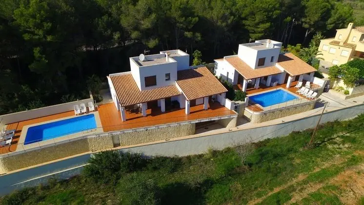 2 Twin Luxurious & Secluded Villa - Private Pools, Walk to the Beach & Moraira