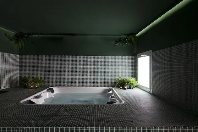 2060 The Newton Hostel & Market - Havuz