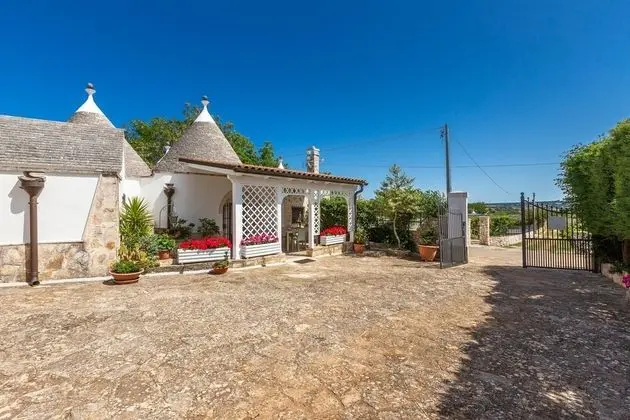 2061 Villa Trulli Natura by Perle di Puglia