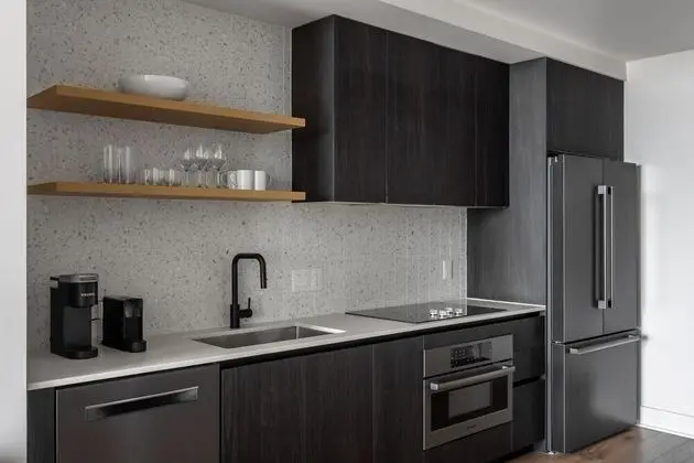 20th floor condo with pool on Rainey St by Locale - Mutfak