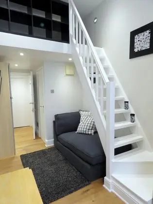 22 43 Clanricarde Gardens Studio