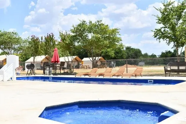 22 Son's Rio Cibolo - Birdhouse Cabin