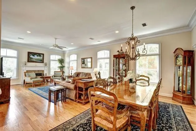 2225 Bruce Drive by Hodnett Cooper - Yerinde Yemek