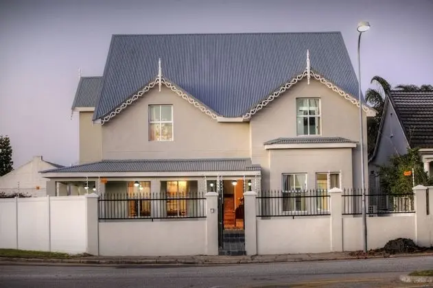 23 On Glen Guest House