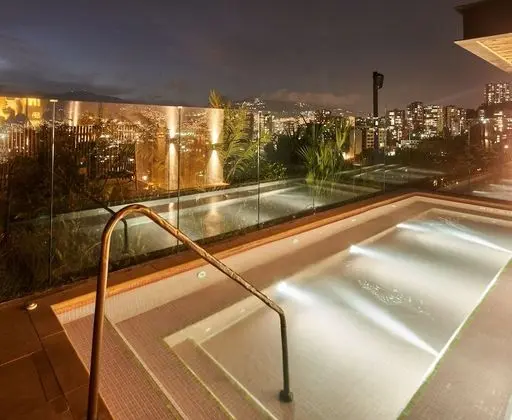 23Hotel Medellin - Havuz