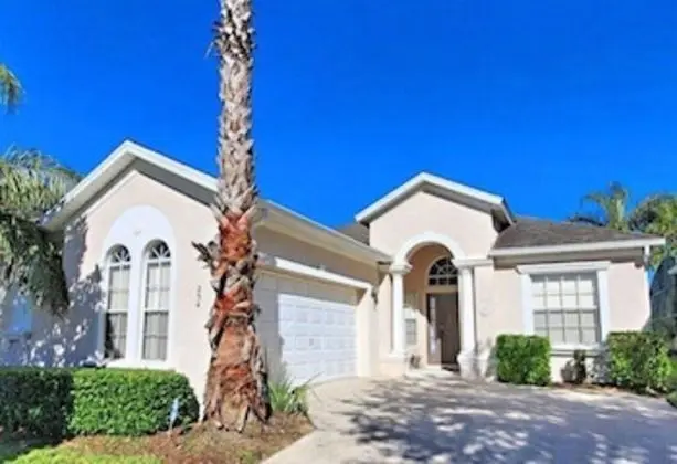 234od 4 Bedroom Home by RedAwning