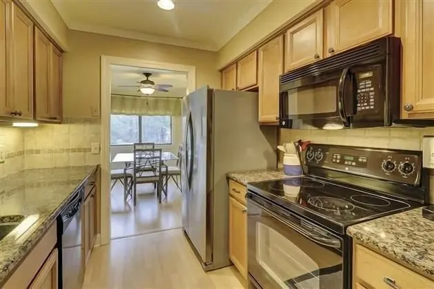 2359 Racquet Club at The Sea Pines Resort - Mutfak