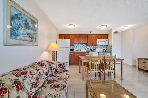 23rd Floor Waikiki Banyan Condo - Only One Block From Beach! by Redawning