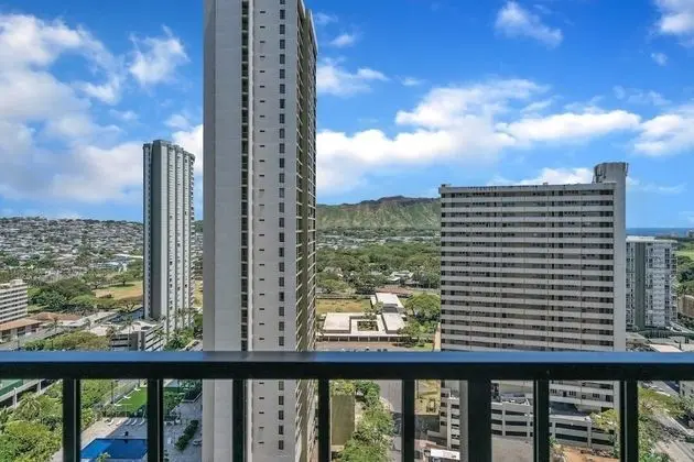 23rd Floor Waikiki Banyan Condo - Only One Block From Beach! by Redawning