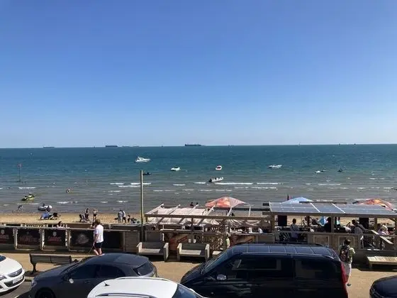 24 Breakwaters - Sandown Bay IOW - Plaj
