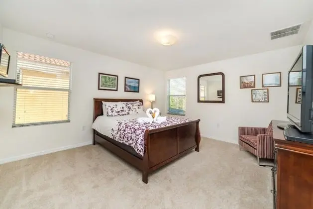 241 Las Fuentes Drive 6 Bedroom Home by Redawning - Oda