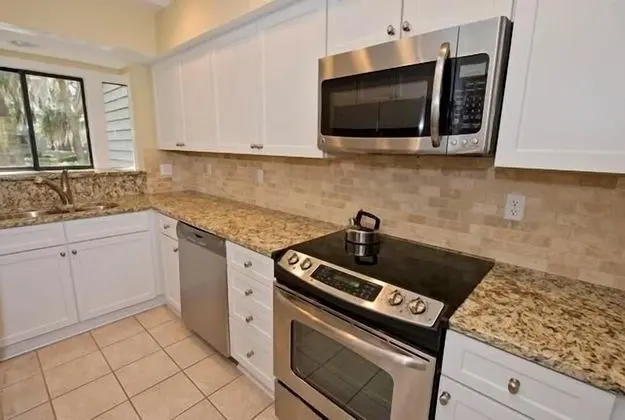2454 Inland Harbour at The Sea Pines Resort - Mutfak