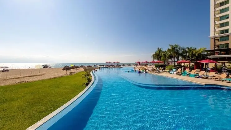 24th Floor Beachfront 1 Bedroom - Havuz