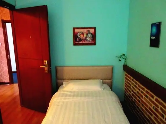 25 Four Seasons Youth Hostel - Oda