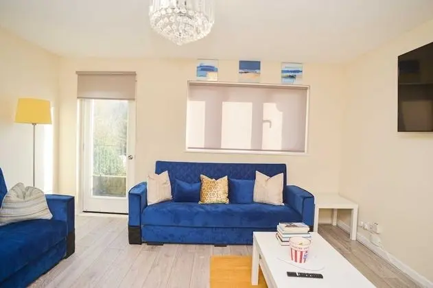 25 Min to CL! London Incredible 2bedhome Sleep 1-6