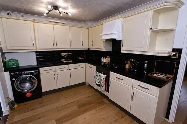 25 Mins to CL! London Amazing 2bedhome Sleeps 1-5 - Mutfak