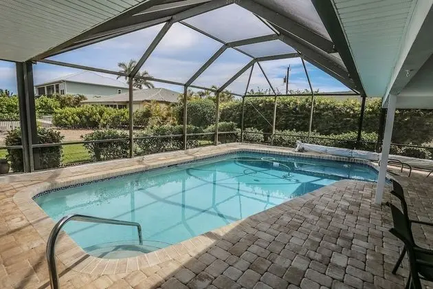 250 Albatross Street - Havuz