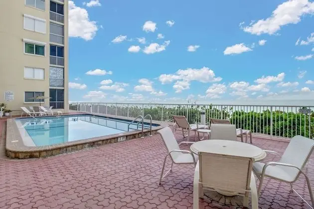 25870 Hickory Blvd #704 - Havuz