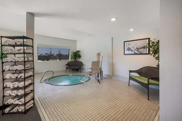 Hotel 28, Ascend Hotel Collection - Havuz